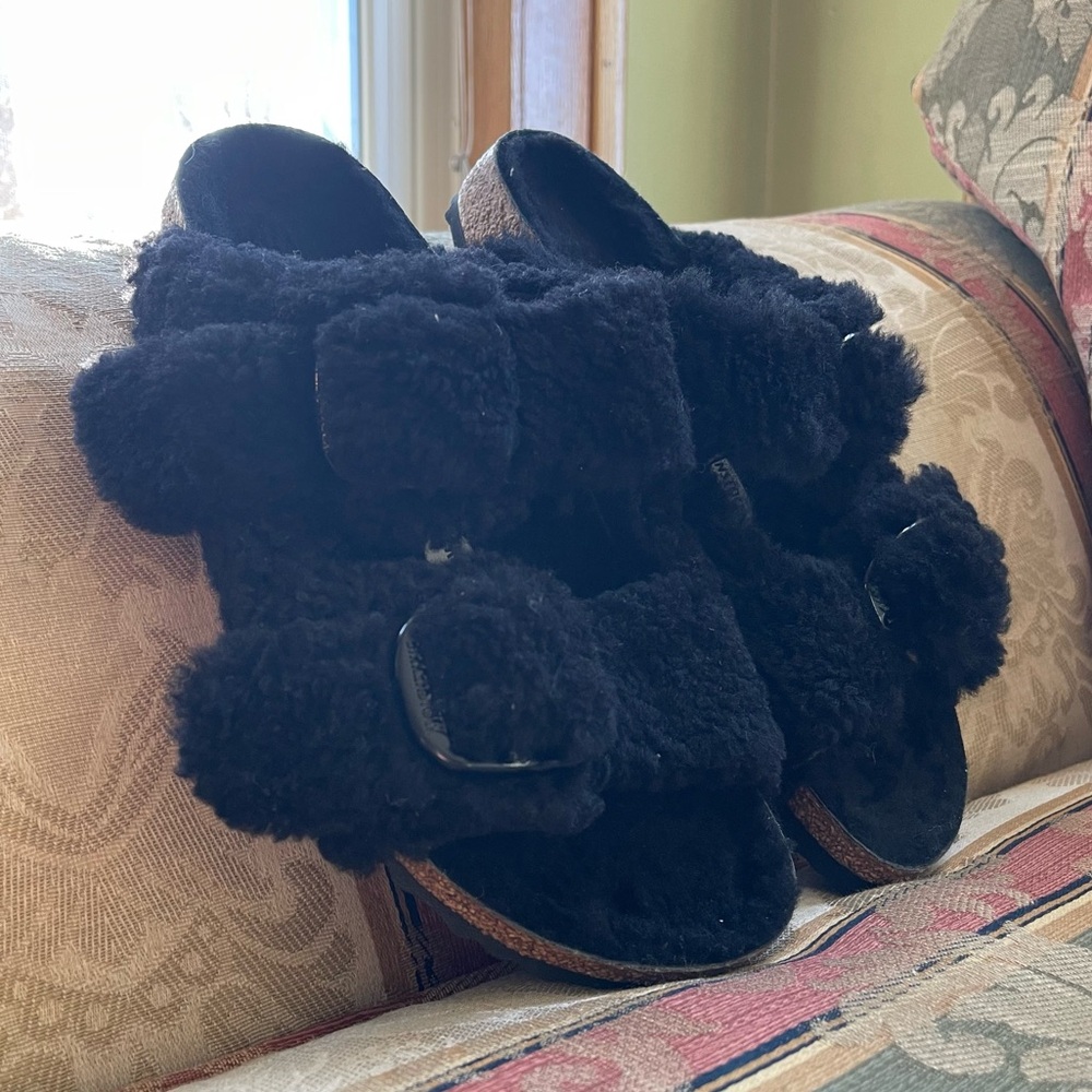 Birkenstock Arizona Teddy Black Shearling. Size 8-8.5 Women